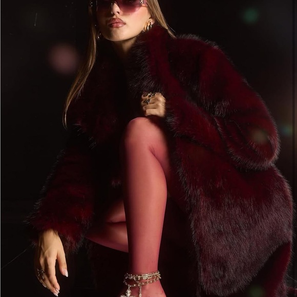 Luxurious Red midi trench long Faux Fur Coat - Picture 6 of 6